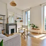 Superb Apartment Near Parc Longchamp