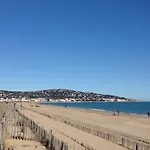 Joli 2 Pieces A 200M Des Plages Avec Terrasse Et Parking - Fr-1-338-163