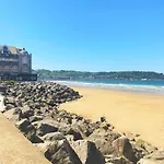 Superbe Appartement Renove Face A La Plage Avec Parking Et Balcon - Fr-1-2-420