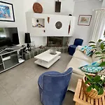 Very Comfortable House Steps From The Beach With Garden And Terrace