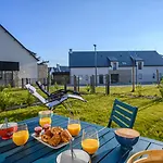 Apartment Les Villas Du Men Du-3 By Interhome