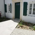 Maison Familiale Avec Jardin, Piscine Et Proche Plage A La Couarde-Sur-Mer - Fr-1-258-98