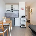 Joli Studio Avec Vue Panoramique Sur La Mer