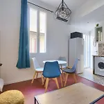 Cosy Apartment With Terrace Near The Center