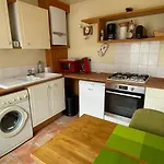 Maisonnette A Etables : La Jaune