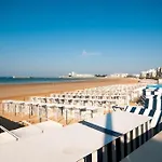 Studio Equipe Moderne A Deux Pas De La Plage