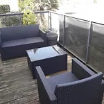2 Pieces Avec Acces Piscine Interieure