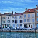 A 150M Du Port De St-Martin-De-Re, Studio Pour 2