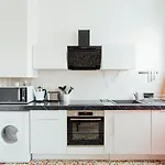 Sandy - 2 Bedrooms Apartment