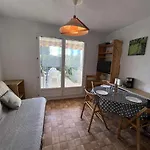 Studio Economique Avec Piscine, Terrasse Et Parking A Valras-Plage, A 500M De La Plage - Fr-1-701-56