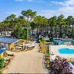 Bungalow Charmant A Saint-Julien-En-Born Avec Piscine Partagee