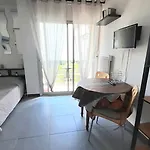 Studio Avec Jardinet Et Balcon Idealement Situe
