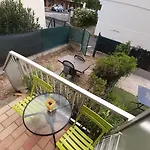 Studio Avec Jardinet Et Balcon Idealement Situe