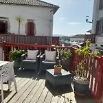 En Plein Coeur Du Village De Bidart Et De Ses Commerces Et A 200 Metres De La Mer, Un Appartement T2 Sympa