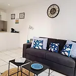 Grand Studio Rdc, Avec Parking Gratuit Sur Place