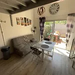Appartement Refait A Neuf Proche Plage Richelieu, Terrasse, Piscine, Parking Et Clim Pour 5 Pers. - Fr-1-723-9