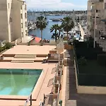 Cap D'Agde : T2 Spacieux, Parking, Balcon, Piscine, Proche Commerces Et Plage - Fr-1-723-19