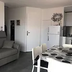 Appartement Moderne, Climatise, Quartier Calme, Proche Commodites, Avec Parking Privatif - Fr-1-723-17