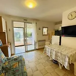 Studio Cabine Avec Terrasse Ombragee, Proche Plage Et Port, Parking Prive - Fr-1-723-83