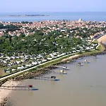 Mobil-Home A Fouras : Proche Plage, 2 Chambres, Tv, Plancha, Parking, Ideal Famille - Fr-1-709-58