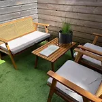 Le Petit Bonheur De La Haute