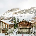 Appartement Elegant Et Renove, Idealement Situe Sur Le Front De Neige A Val D'Isere, Proche Du Village - Fr-1-694-262