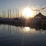Nouveau! Studio Centre Ville Avec Terrasse Vue Mer, Classe 2 Etoiles
