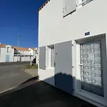 Maison 3 Pieces A 400M De La Plage, Avec Terrasse Et Parking - Saint Hilaire De Riez - Fr-1-224C-224