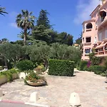 L Annexe 50M De La Plage