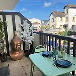 Appartement Hyper Centre De Cabourg Avec Balcon