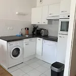 Proche Plage, Appartement Moderne Et Equipe Pour 4 Personnes - Fr-1-482-82