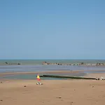 Panoramic Mulberry Beach Plendid Family Apartment