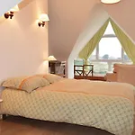 Amazing Home In Penvenan With Ethernet Internet