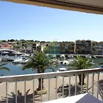 Belle Vue Sur Port Gruissan Et Tour Barberousse
