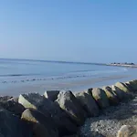 Maison De Plain Pied A 1 Km De La Mer , Avec Piscine Securisee