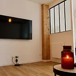 Chic And Nenwly Renovated Apartment - Central Location