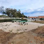 Maisonnette Entre Etang Et Plage