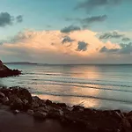 Une Terrasse Sur La Mer