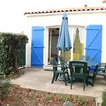 Maison Proche Plage Avec Jardin Et Parking A La Tranche Sur Mer - Fr-1-22-164