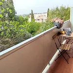 Michelet Studio Climatise Avec Balcon Et Parking Ferme