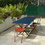 Very Spacious Cocoon With Garden Near The Sea