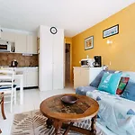 Studio Cabine A Carnac: 24M², Proche Plage/Commerces, Parking, Balcon Sud, Petit Animal Ok - Fr-1-477-108