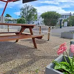 Hotel Thania