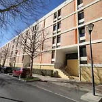 Bel Appartement T2 Avec Loggia A 2 Min Des Thermes, Wi-Fi, Classe 2 Etoiles - Fr-1-553-211