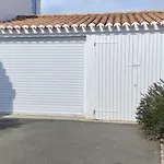 Maison Confortable A Noirmoutier: Plage, Port Et Commerces A Pied, Terrasse, Parking, Velos, Wifi! - Fr-1-224B-187