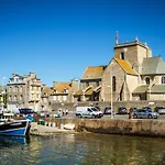 Maison Charmante A Quettehou Avec Grand Jardin Et Terrasse
