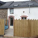 Charmante Maison Pour 4 Personnes Pres Du Bourg - Fr-1-639-58