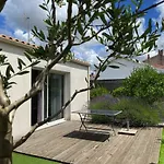Sejour Au Coeur De Jard-Sur-Mer : Maison Avec Terrasse Et Garage Pres De La Plage ! - Fr-1-336-125