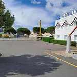 Hotel Thania