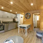 Appartement Chaleureux Avec Parking A La Clusaz - Fr-1-437-68